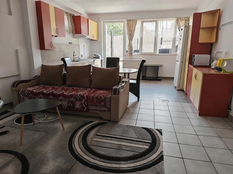 Apartament cu 3 camere decomandat în Exterior Vest