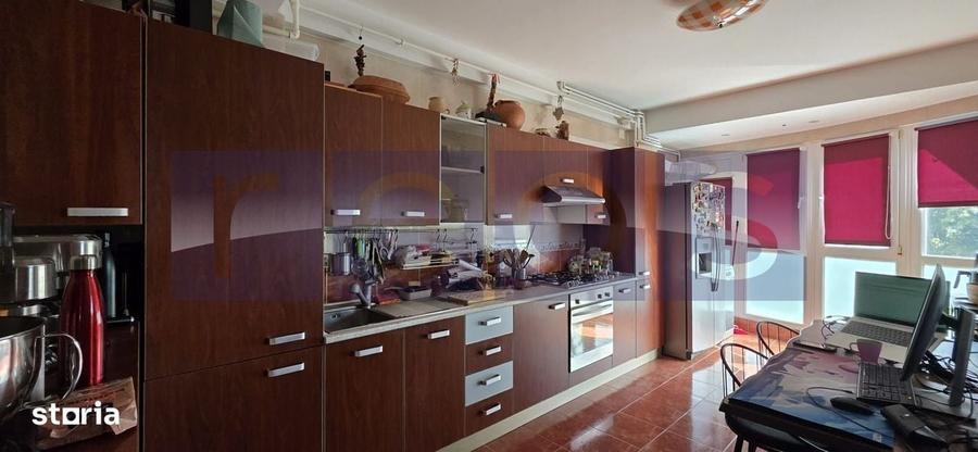Apartament cu 4 camere decomandat în Dristor