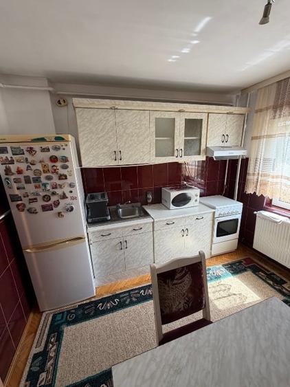 Apartament cu 2 camere semidecomandat, mobilat în Micălaca
