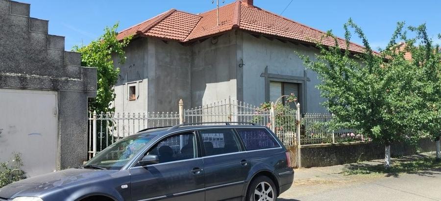 Casă cu 3 camere în Central
