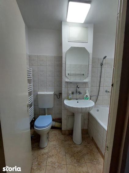 Garsonieră decomandată în Calea București