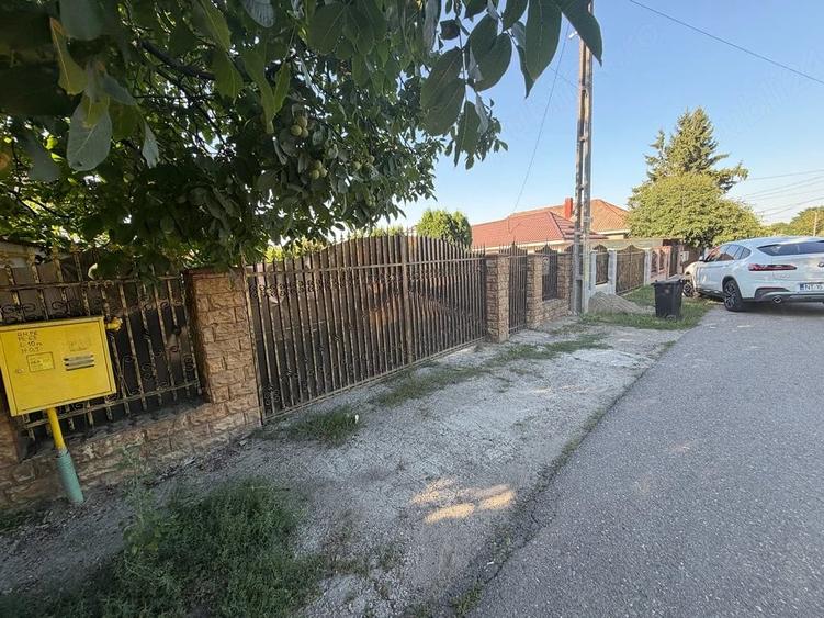 Casă cu 5 camere cu Teren 1000 Mp în Roman