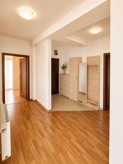 Apartament cu 3 camere decomandat în Ștrand
