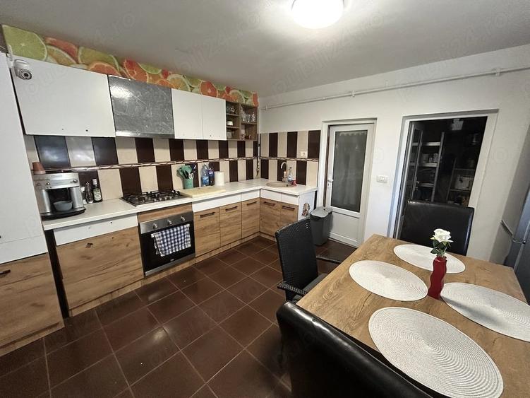 Casă cu 4 camere cu Teren 494 Mp în Central