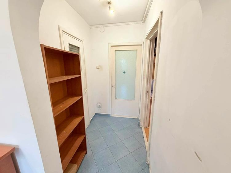 Apartament cu 3 camere decomandat în Drumul Taberei