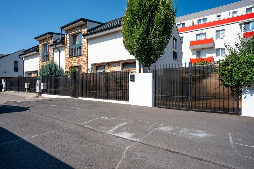 Duplex cu 5 camere cu Canalizare în Florești