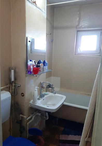 Apartament cu 3 camere decomandat în Ferentari
