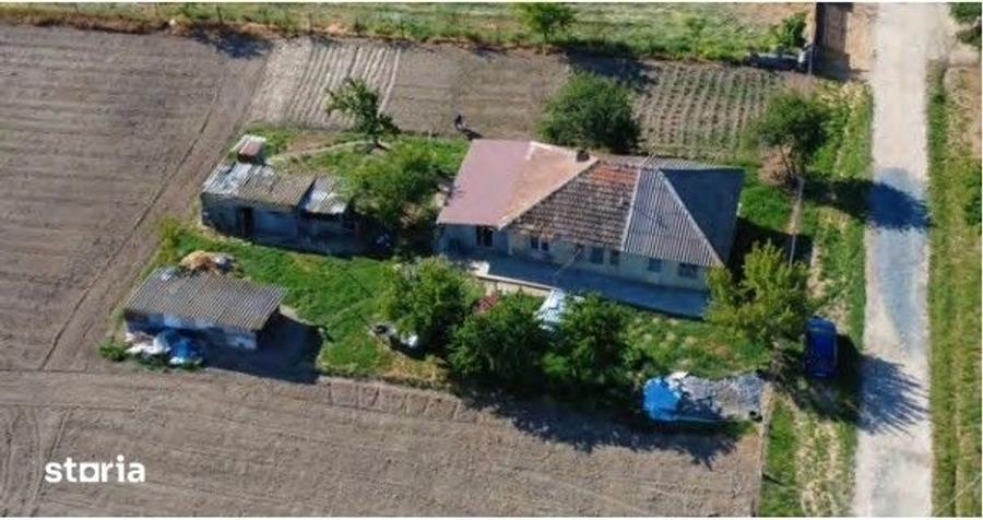 Casă cu 3 camere cu Teren 2054 Mp în Săveni