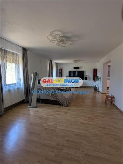 Casă cu 5 camere cu Garaj în Copăceni