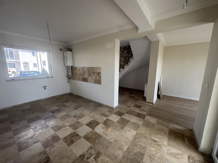 Duplex cu 4 camere cu Canalizare în Giroc