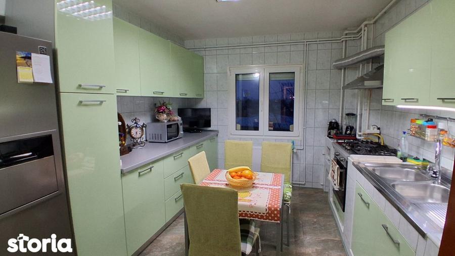 Apartament cu 3 camere decomandat în Cantacuzino