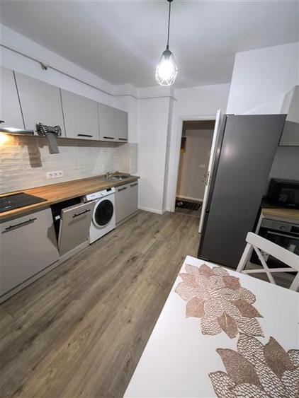 Apartament cu 2 camere semidecomandat, mobilat în Simeria