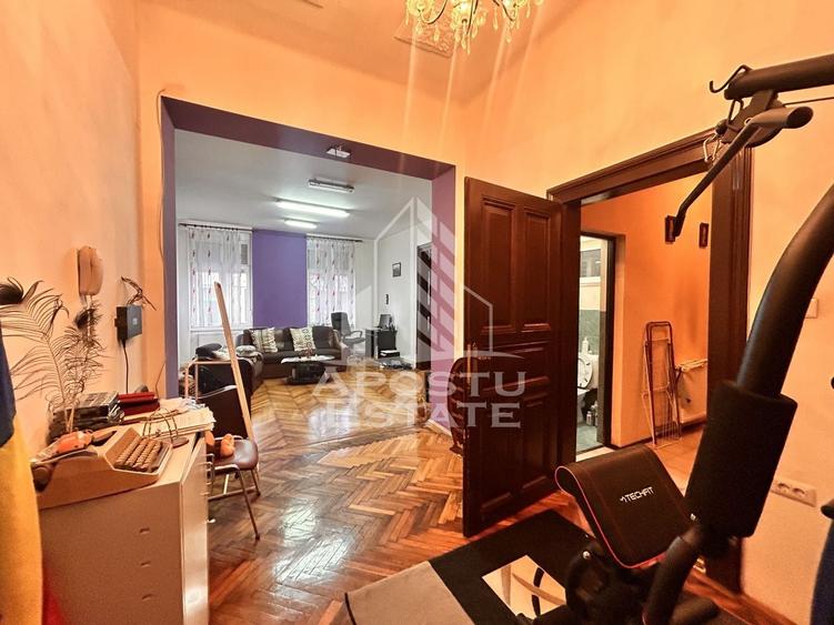 Apartament cu 4 camere circular, mobilat în P-ța Maria