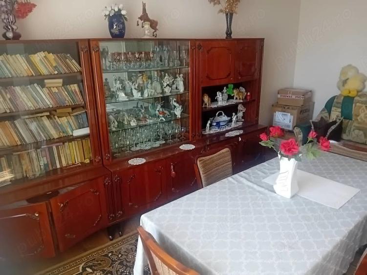 Apartament cu 3 camere semidecomandat în Dărmănești