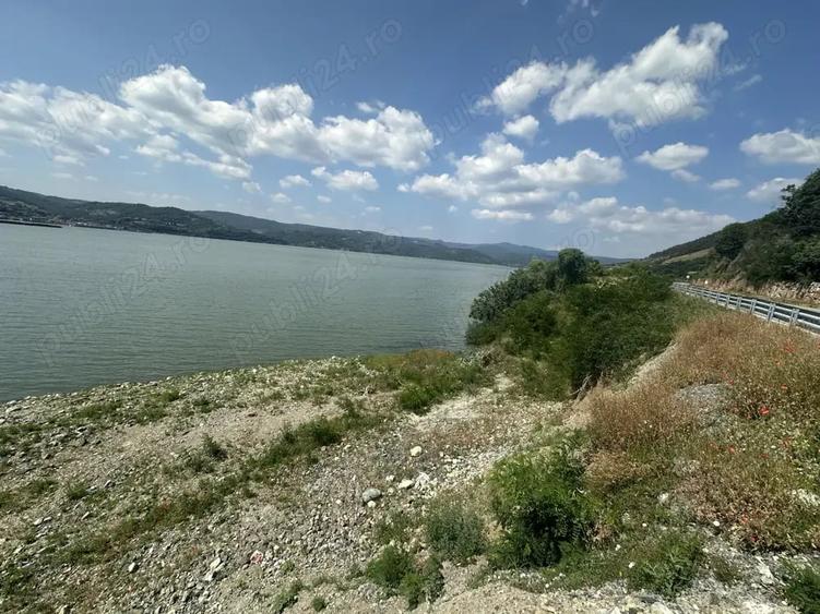 Teren de 1004 mp, în Svinița