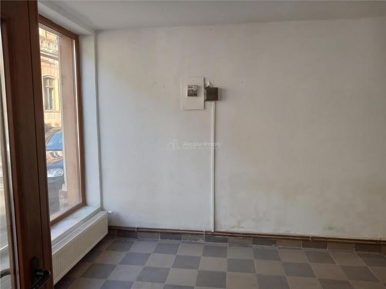 Spațiu comercial, de 80 mp, în Oravița
