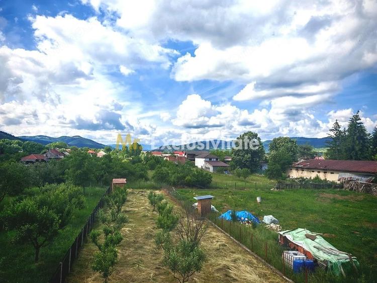 Casă cu 5 camere cu Teren 1093 Mp în Domnești