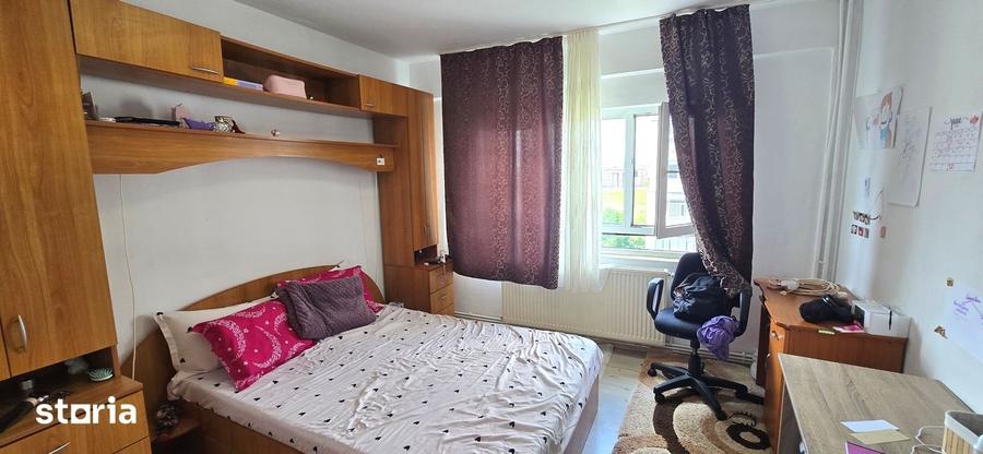 Apartament cu 3 camere decomandat în Mircea cel Bătrân