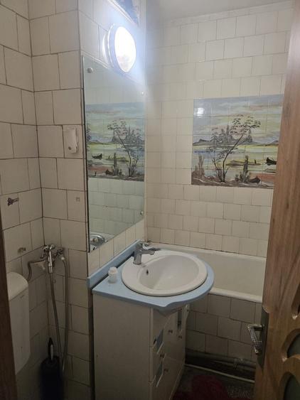 Apartament cu 3 camere decomandat în Titan
