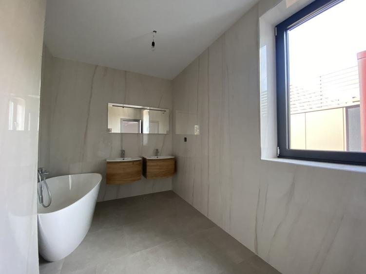 Apartament cu 3 camere decomandat în Floreasca