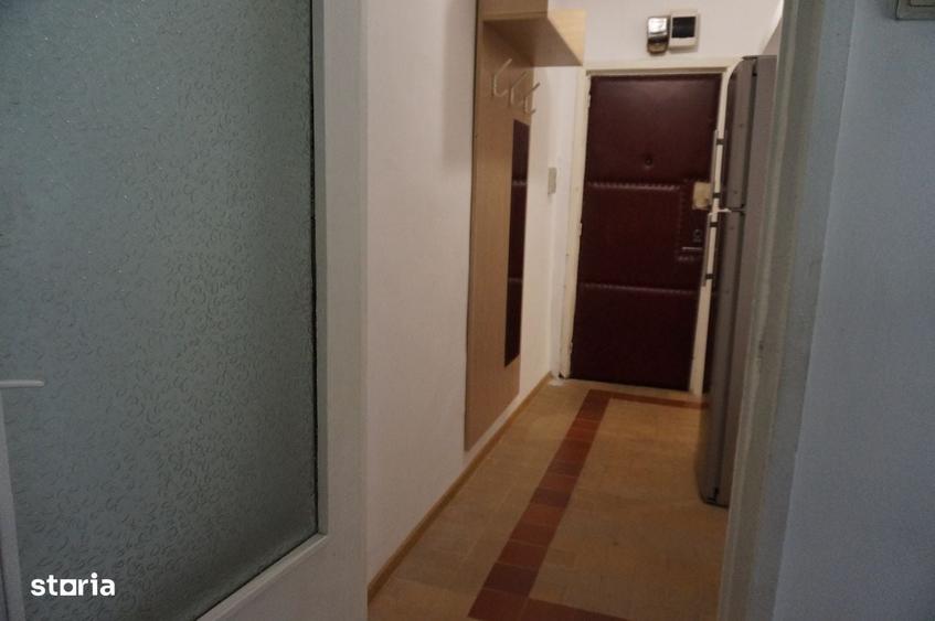 Apartament cu 3 camere semidecomandat în Exterior Vest