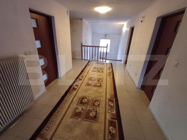 Casă individuală cu 6 camere cu Canalizare în Exterior Est