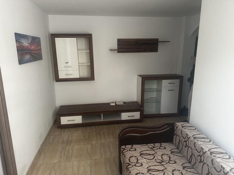 Apartament cu 2 camere în Podu Roș