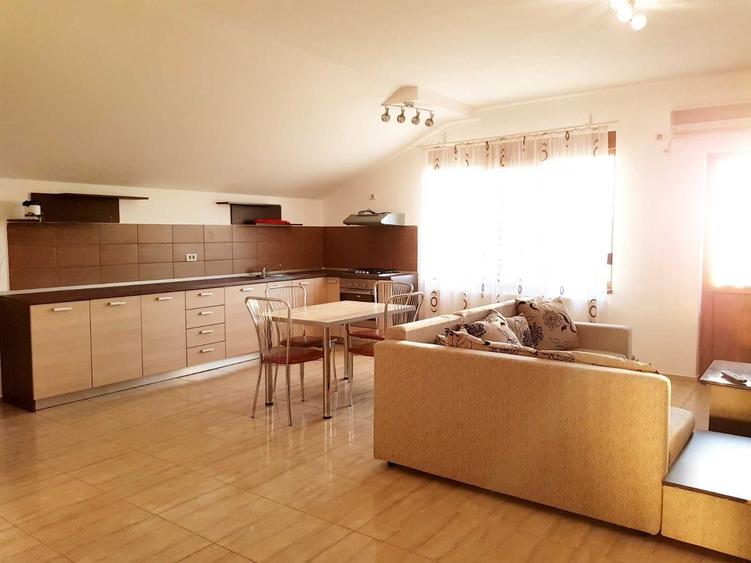 Apartament cu 3 camere decomandat în Exterior Vest