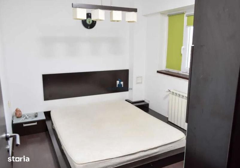 Apartament cu 4 camere semidecomandat în Berceni