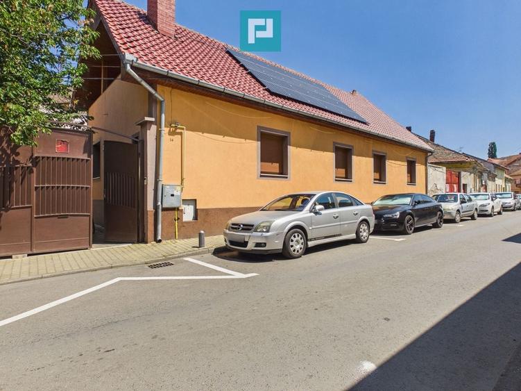 Casă individuală cu 6 camere cu Canalizare în Ultracentral