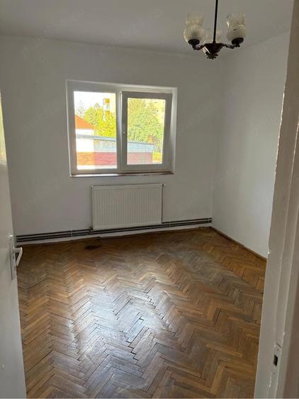Apartament cu 3 camere decomandat în Aradului