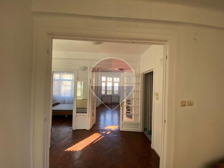 Apartament cu 3 camere decomandat în Periferie