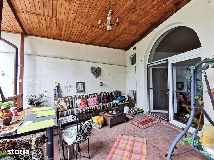 Casă cu 6 camere cu Teren 1200 Mp în Gruia