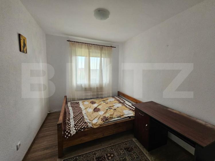 Apartament cu 3 camere decomandat în Cetate