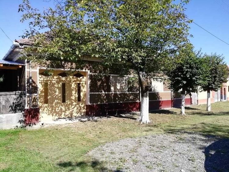 Casă cu 4 camere în Buhani