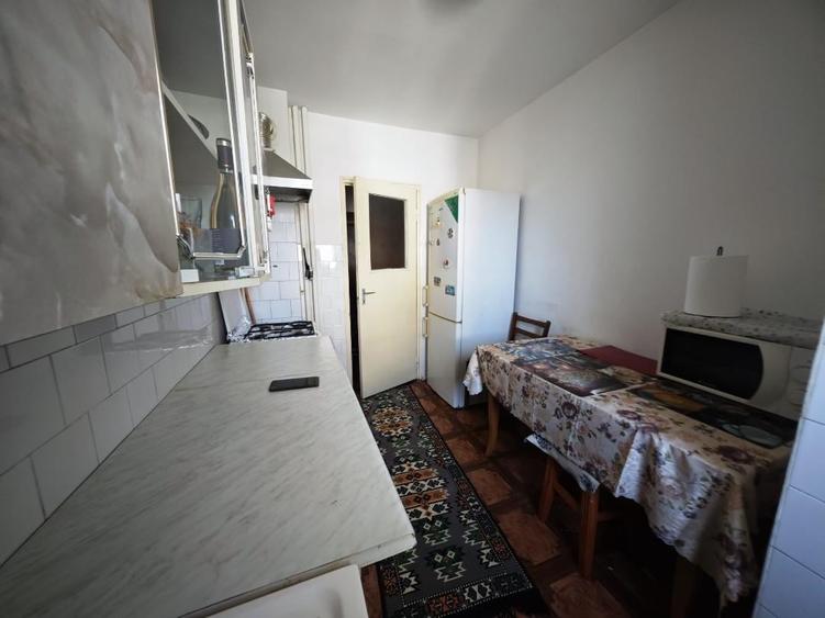 Apartament cu 2 camere semidecomandat în 13 Decembrie
