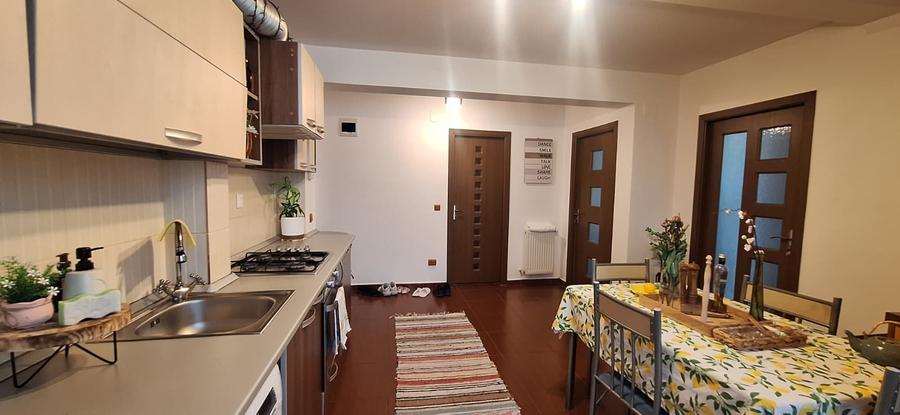 Apartament cu pod amenajat, complet mobilat, pe Strada Florilor - 8