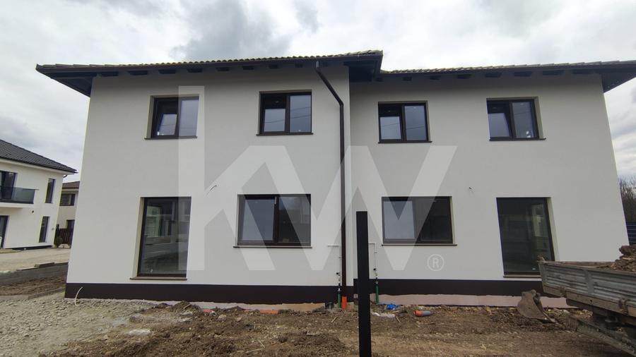 Duplex cu 6 camere cu Canalizare în Șelimbăr