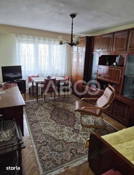 Apartament cu 3 camere decomandat în Plopilor