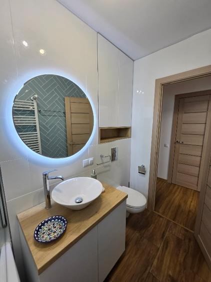 Apartament cu 3 camere semidecomandat, mobilat în Podu Roș