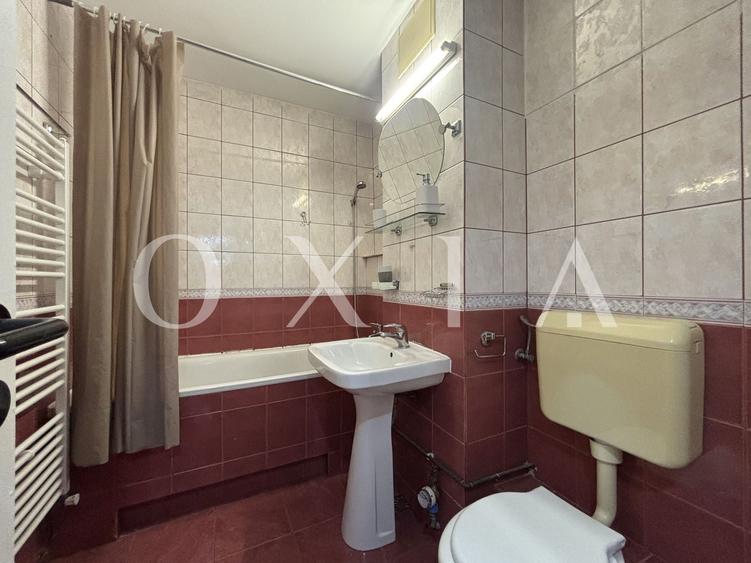 Apartament cu 3 camere decomandat, mobilat în Cetății