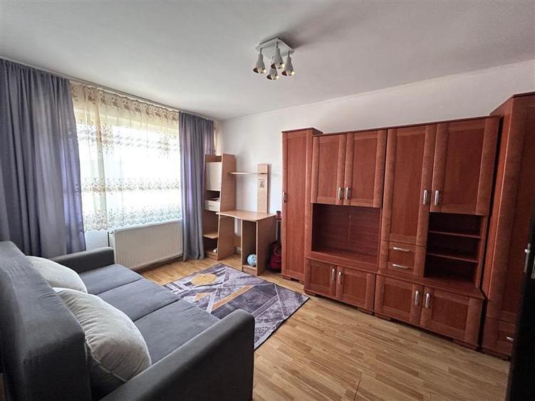Apartament cu 2 camere semidecomandat în Moroasa 2