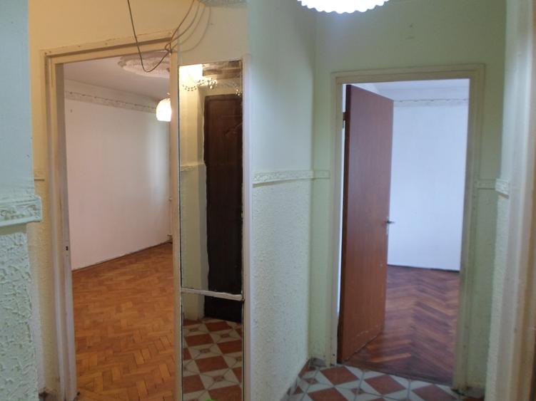 Apartament cu 3 camere decomandat în Cina