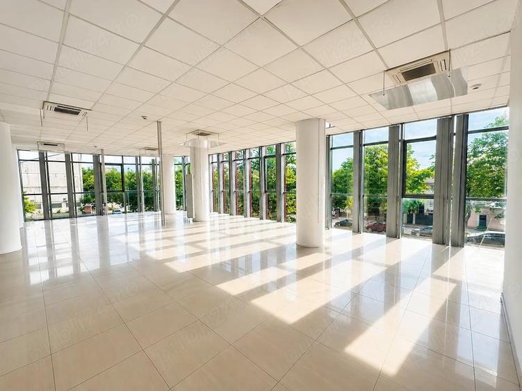 Spațiu comercial, de 350 mp, în Central