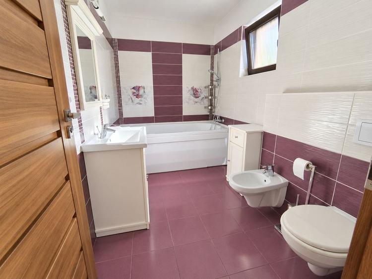 Duplex cu 4 camere cu Teren 200 Mp în Florești