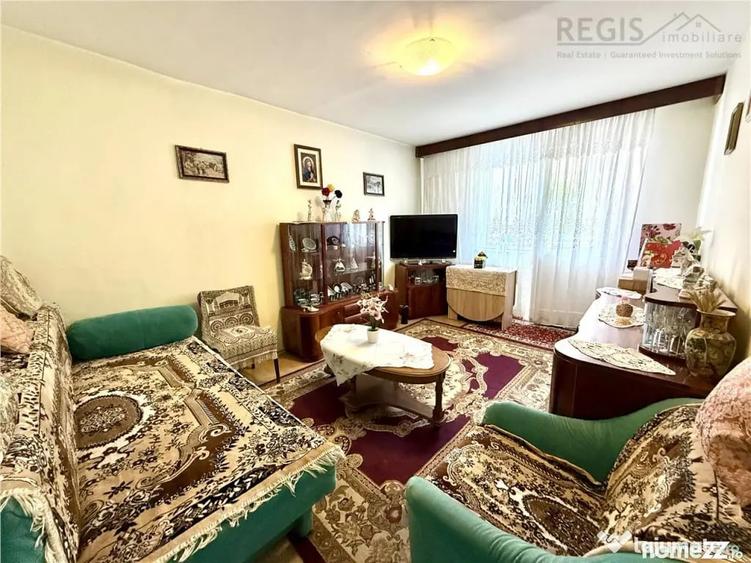 Apartament cu 3 camere semidecomandat în Astra