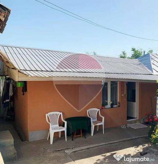Casă cu 3 camere cu Teren 1043 Mp în Dochia