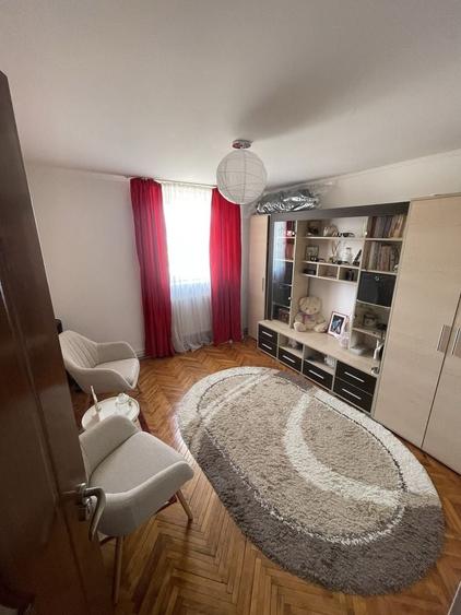 Apartament cu 3 camere semidecomandat în Kogălniceanu
