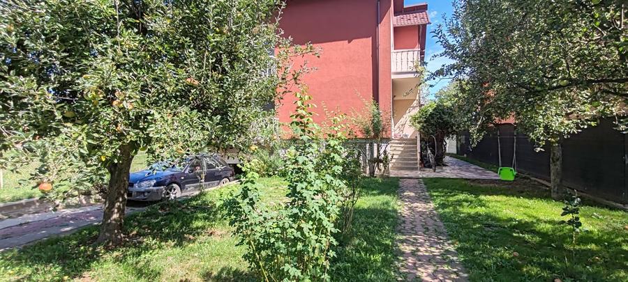Casă individuală cu 5 camere cu Piscina în Curtea de Argeș