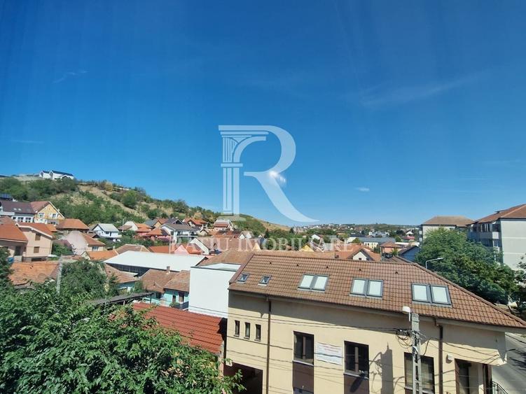 Apartament cu 3 camere decomandat, mobilat în Spitalul Județean